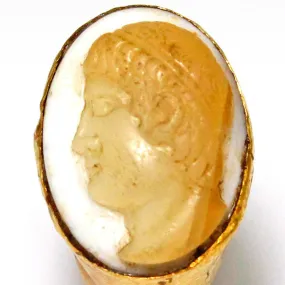 A Roman Gold and Onyx Cameo Ring of Apollo, ca 2nd century CE