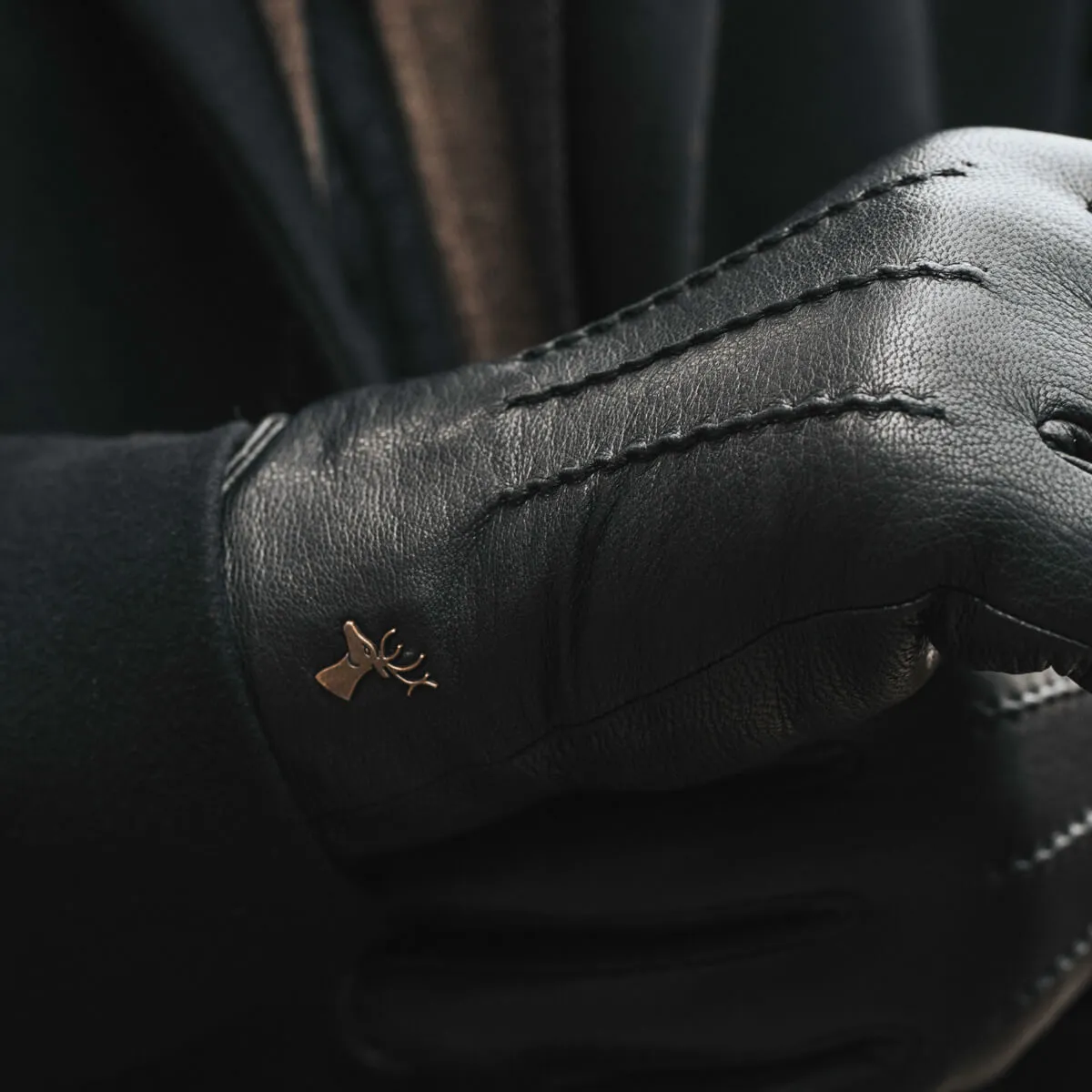 Hunter (black) – goatskin leather gloves with lambswool lining & touchscreen feature